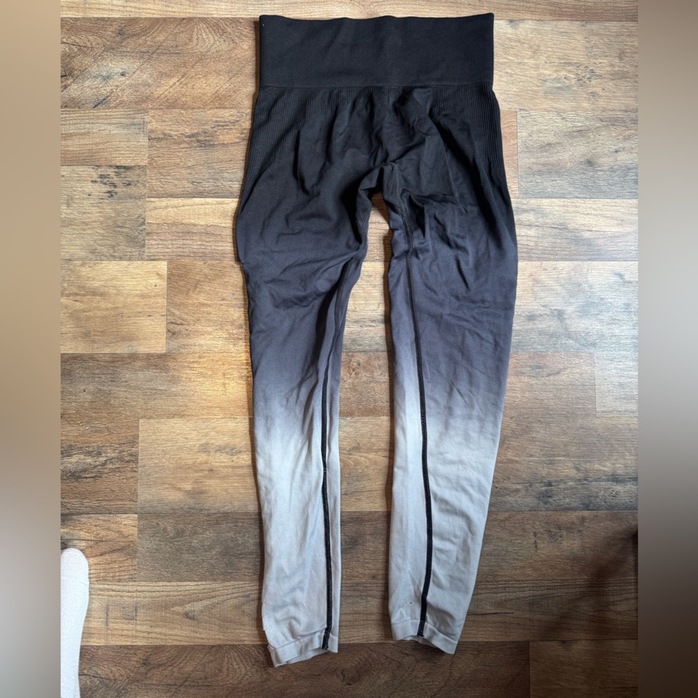 Victoria’s Secret PINK leggings